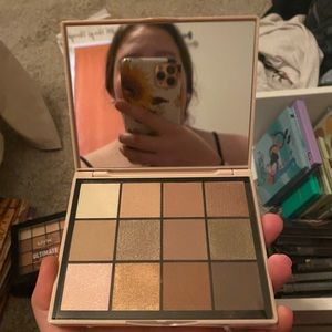 Doll 10 Beauty Eyeshadow Palette